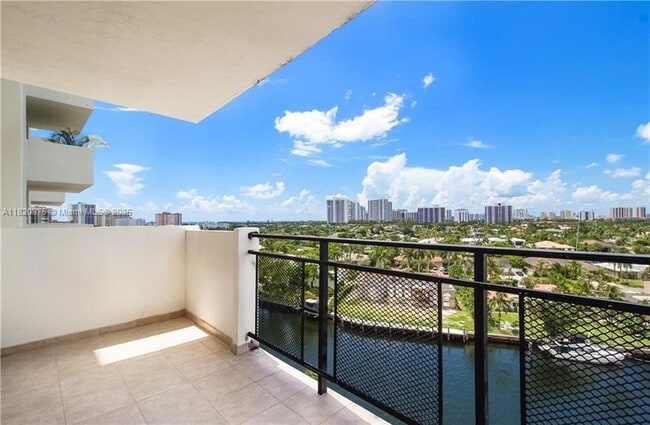 Building Photo - 401 Golden Isles Dr