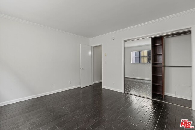 Building Photo - 1033 6th St