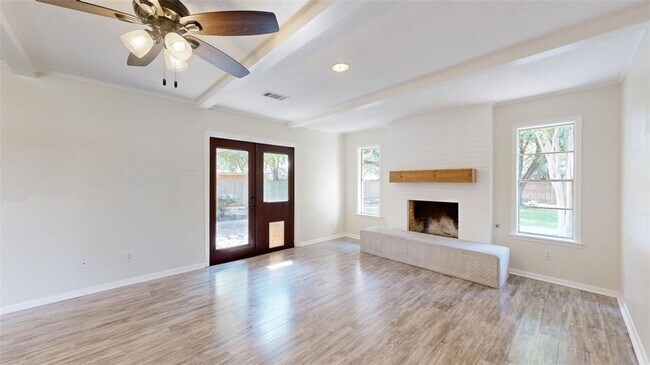Foto del edificio - 3800 Windridge Dr