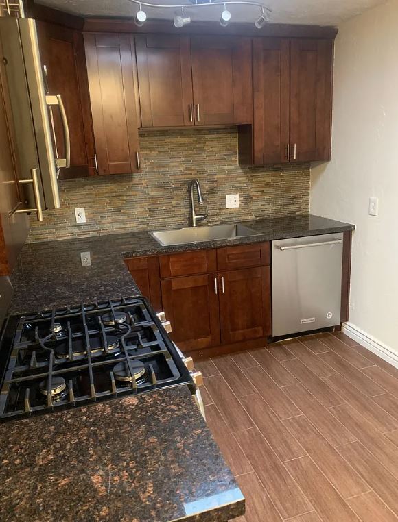 Foto del edificio - 3302 E 25th St
