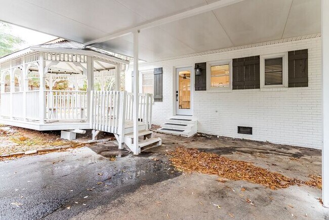 Building Photo - Price Improvement! Master Bedroom with Kit...