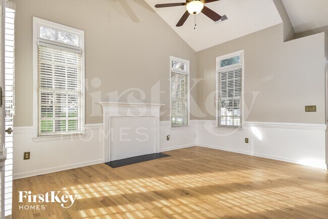 Foto del edificio - 6980 Avenbury Cir