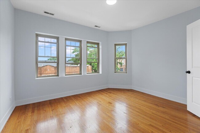 Foto del edificio - 4043 N Spaulding Ave