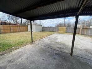 Building Photo - 943 Sterling Green Dr S