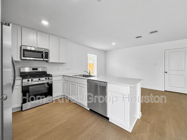 Building Photo - 5818 Starling Dr