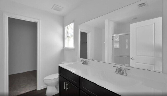 Building Photo - 10573 Pineland Dr