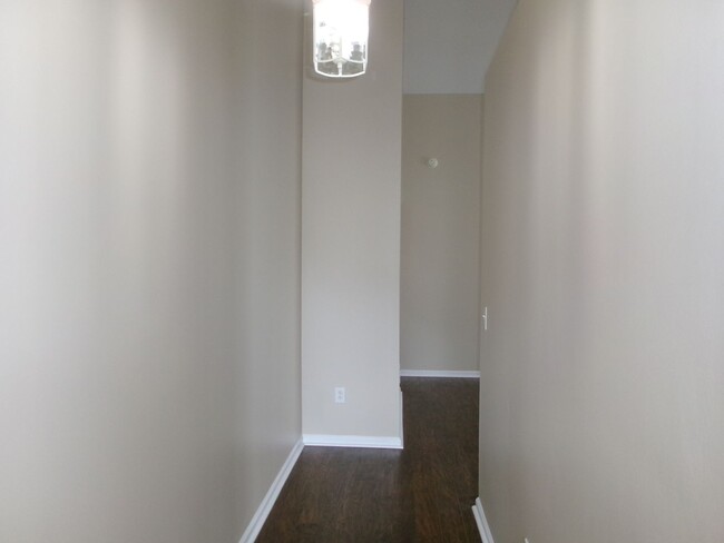 Foto del edificio - 3 bedroom home located in popular Queens H...