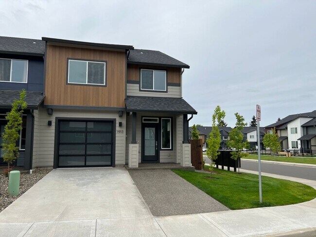 Photo - Builder Model End Unit Prairie Commons Luxury Townhome for Lease - 11913 NE 109th St