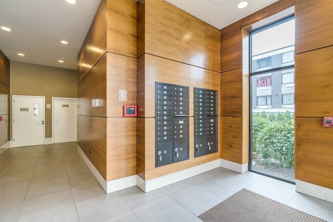 Building Photo - 5808 Washington St