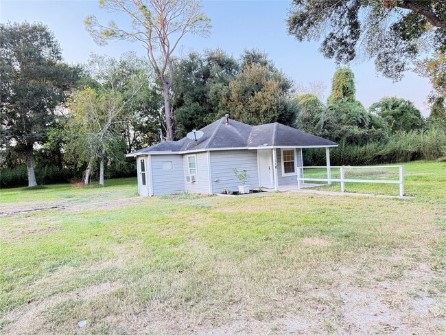 Building Photo - 17119 TX-35