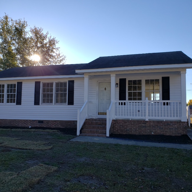 Building Photo - 119 Meadow Wood Dr
