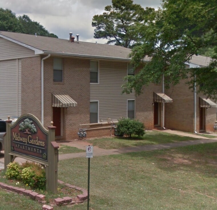 Midway Gardens Apartments in Opelika, AL