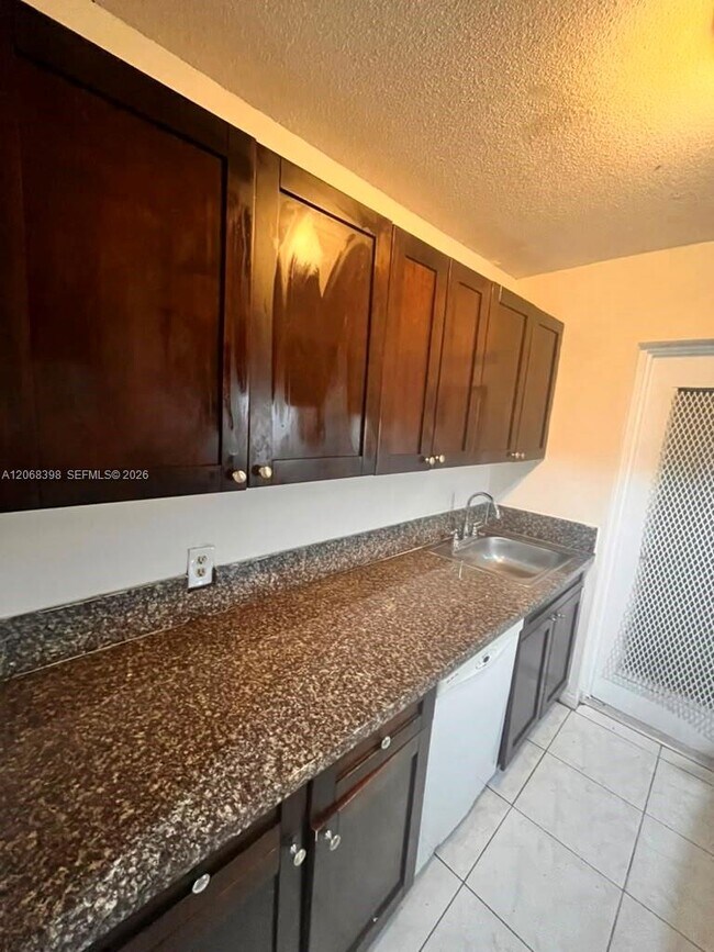 Foto del edificio - 8704 NW 35th St