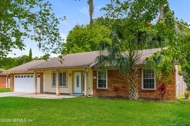 Foto del edificio - 2412 Stonehaven Ct W