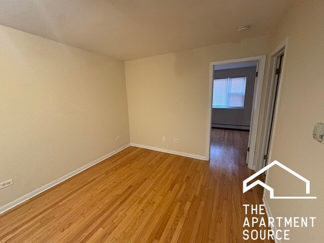 Building Photo - 4056 N California Ave