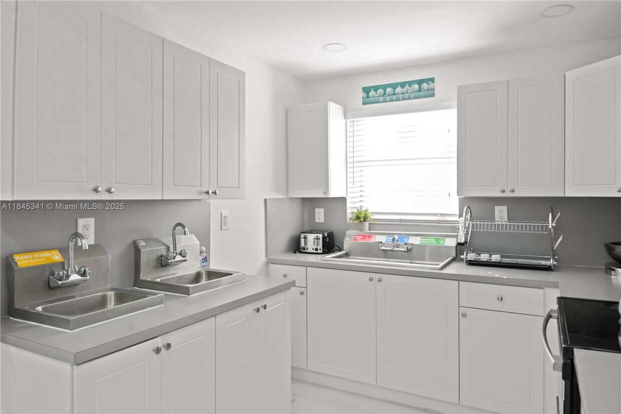 Photo - 1310 SW 76th Avenue 0, Miami, FL 33144