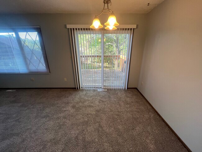 Foto del edificio - 215 Elton Hills Dr NW