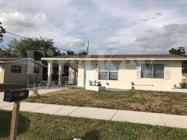 Foto principal - 3191 NW 5th St