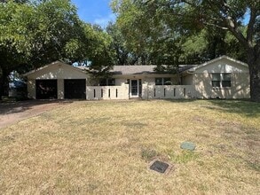 Building Photo - 1812 Elmhurst Dr