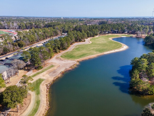 Foto del edificio - 270 Pinehurst Ln