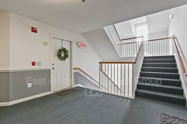 Building Photo - 2100 Wayside Dr