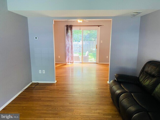 Building Photo - 8361 Luce Ct