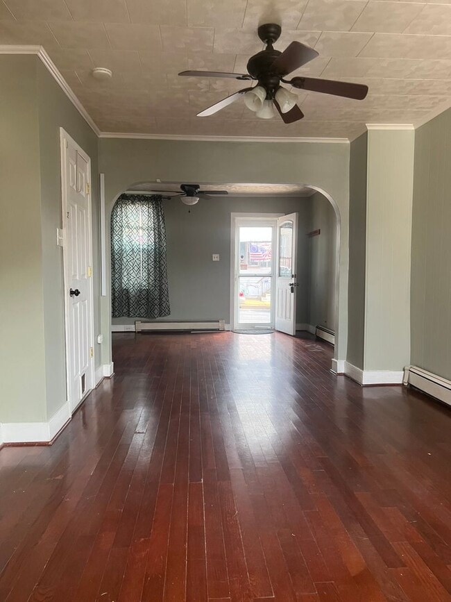 Building Photo - Beautiful Columbia 2 BR for Immediate Move in