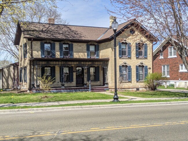 Building Photo - 128 S Main St
