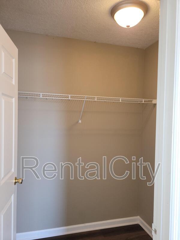 Foto del edificio - 2711 Hillside Dr