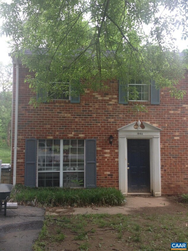 Primary Photo - 104 Longwood Dr