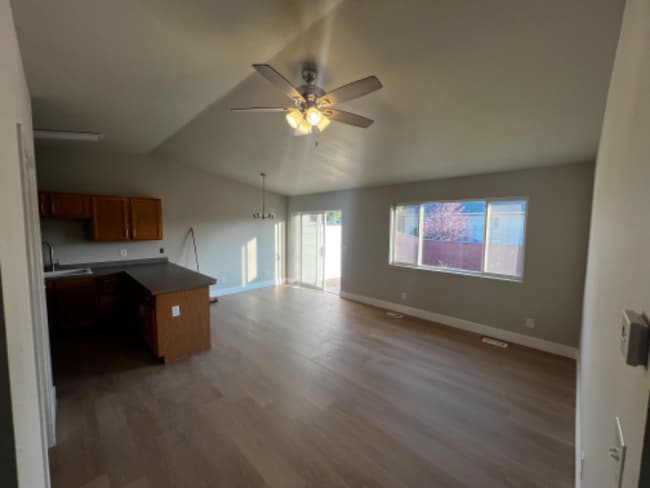 Building Photo - 2141 Teal Dr