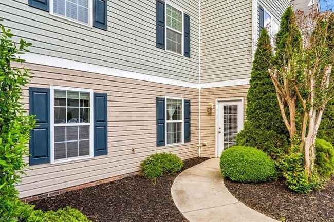 Building Photo - 4702 Pennoak Ln