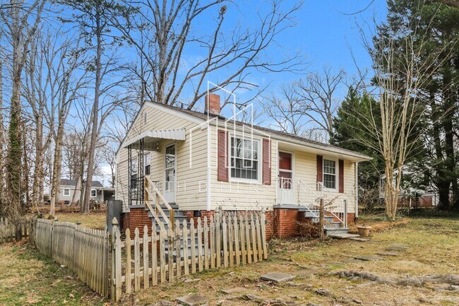 Building Photo - Charming 2-Bedroom Home with Spacious Layo...