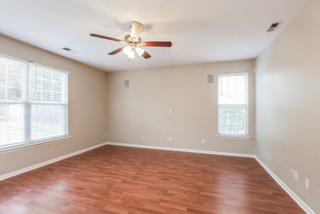 Building Photo - 15327 De Havilland Dr