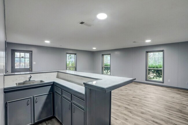 Foto del edificio - 10407 Fairview Dr