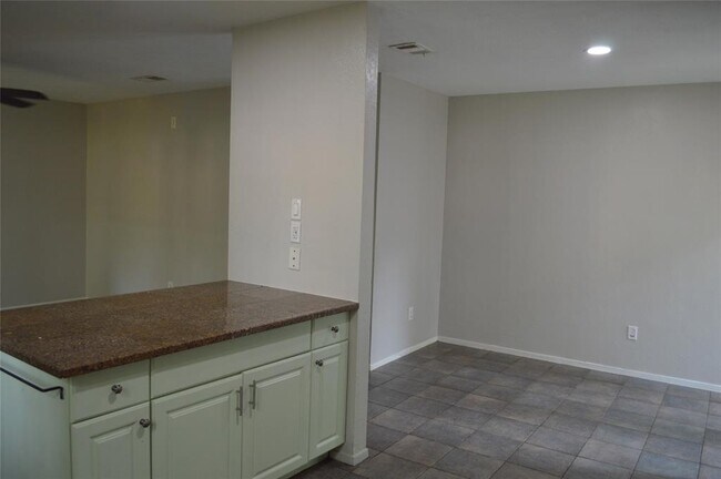 Foto del edificio - 106 E Wavy Oak Cir