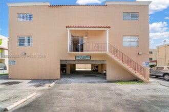 Building Photo - 1305 W 53rd St