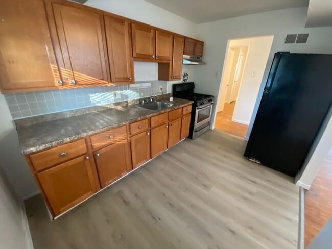 Building Photo - 10729 Spring Garden Dr