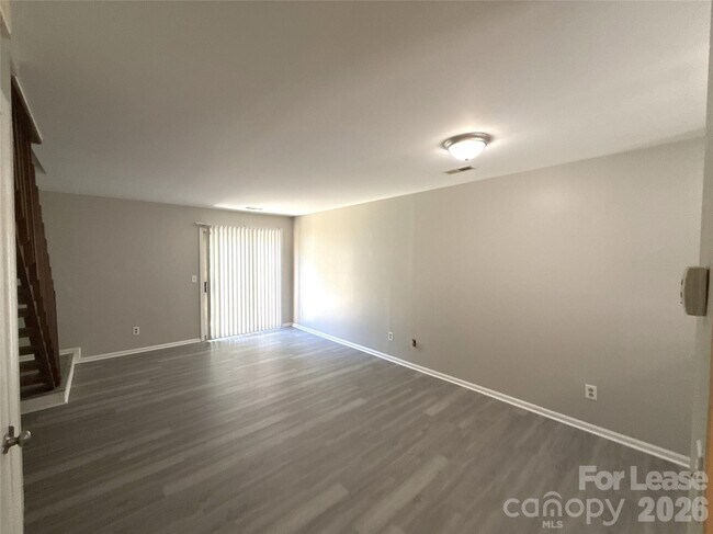 Building Photo - 4042 Briarhill Dr