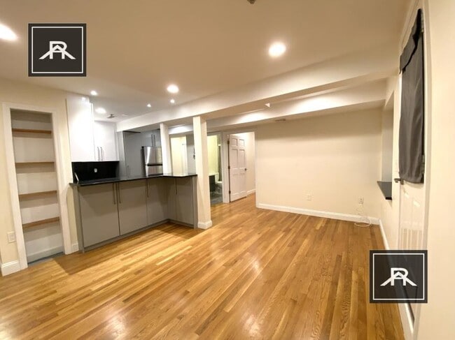 Building Photo - 3 bedroom in Brookline MA 02445