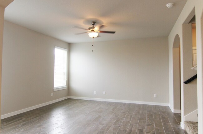 Building Photo - 3/2.5/2 with Game Room Loft / Balcony off ...