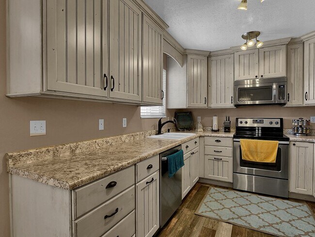 Building Photo - 256 Bliss Ct