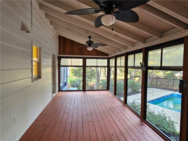 Foto del edificio - 3228 Turtle Lake Dr SE