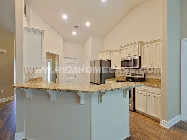 Building Photo - 5820 Crestlake Dr