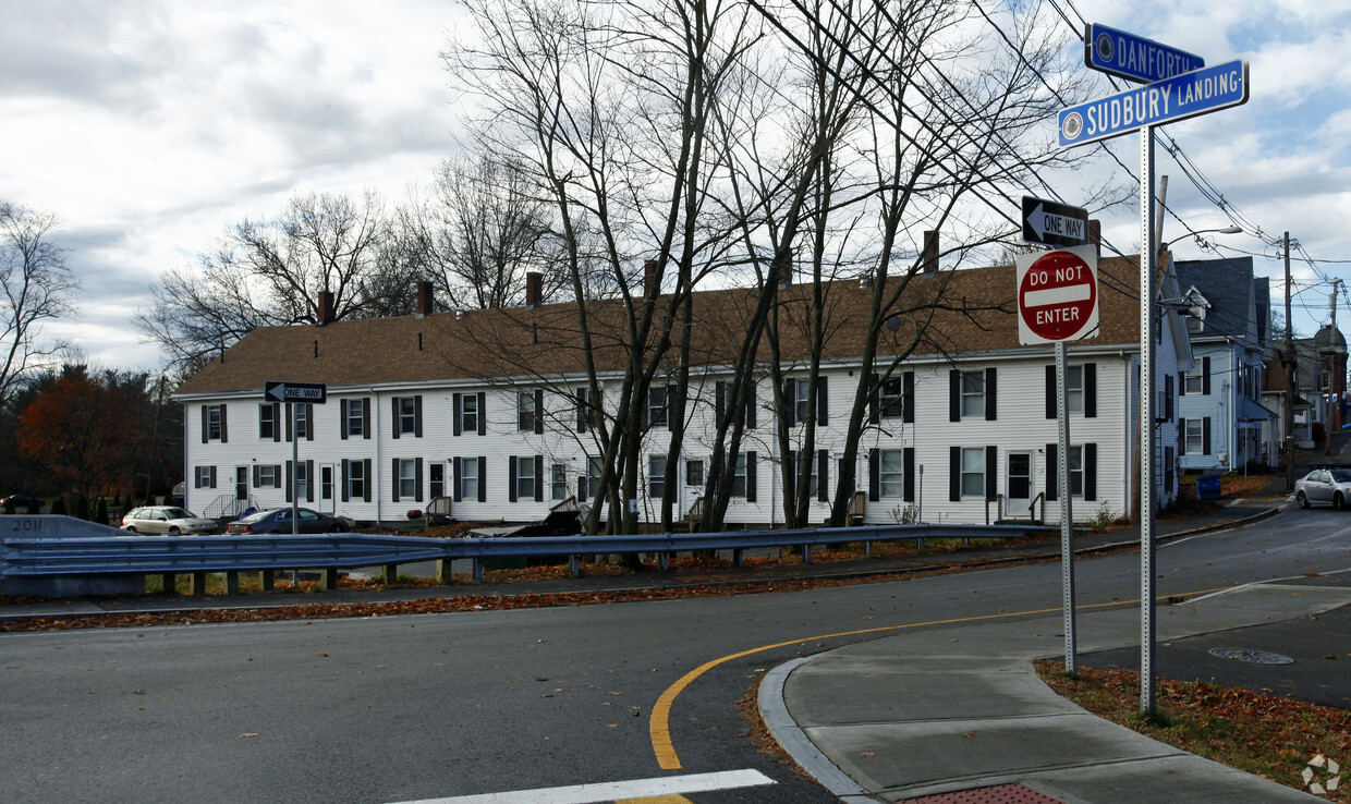 Building Photo - 27-39 Danforth Ct