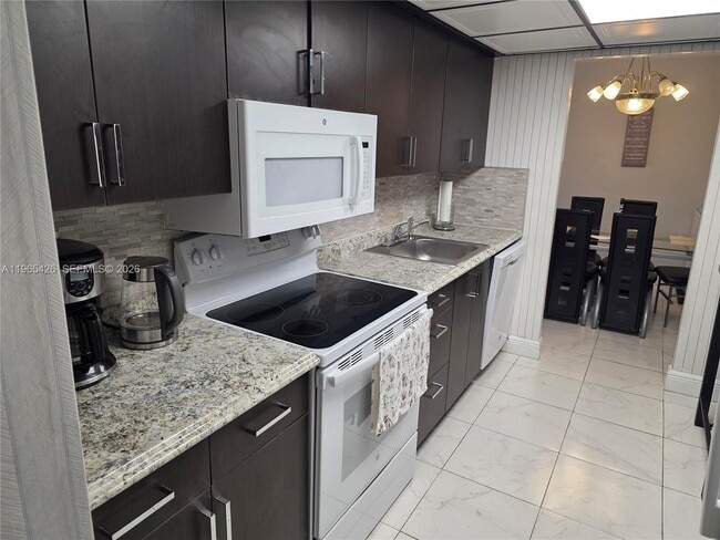 Foto del edificio - 3771 Environ Blvd