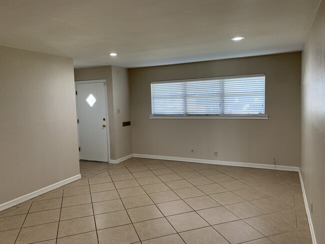 Building Photo - 3901 Drexel Ave