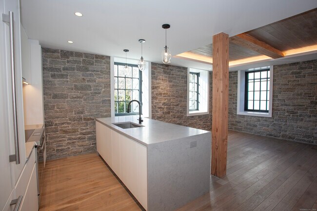 Building Photo - 41 Richmondville Ave