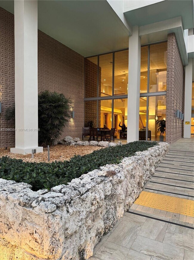 Foto del edificio - 2899 Collins Ave