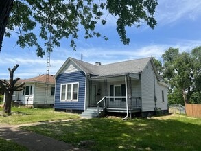 Building Photo - 619 W Maple Ave N